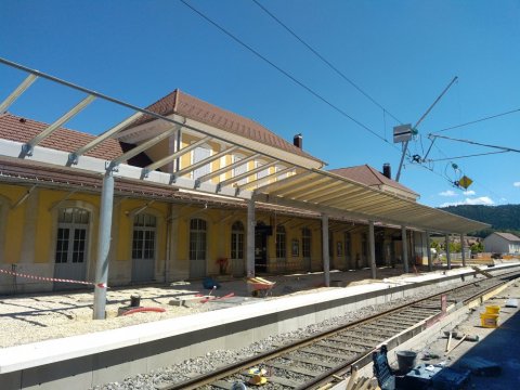 Couverture du quai de gare à Pontarlier